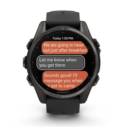 Fenix 8 - 43 мм AMOLED Sapphire титан DLC серый карбон, силиконовый ремешок черного/серого цвета