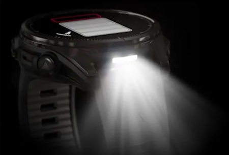 Fenix 8 - 43 мм AMOLED Sapphire титан DLC серый карбон, силиконовый ремешок черного/серого цвета